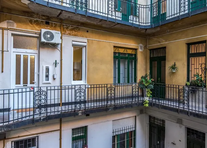 Cozy Nest In The Heart Of Budapest